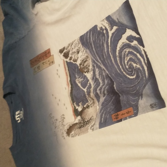 Uniqlo t shirt. The Great Wave off‎ Kanagawa. Small. - Picture 2 of 4